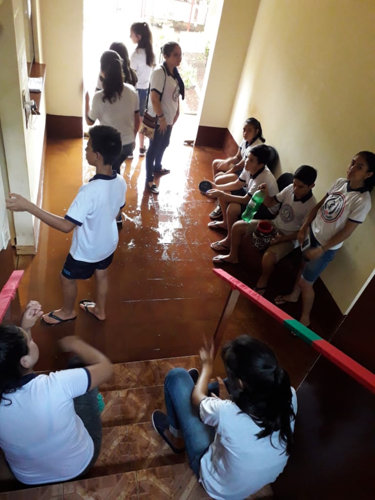 Colegiantes toman Municipalidad de Mayor Otaño y son agredidos por funcionarios.