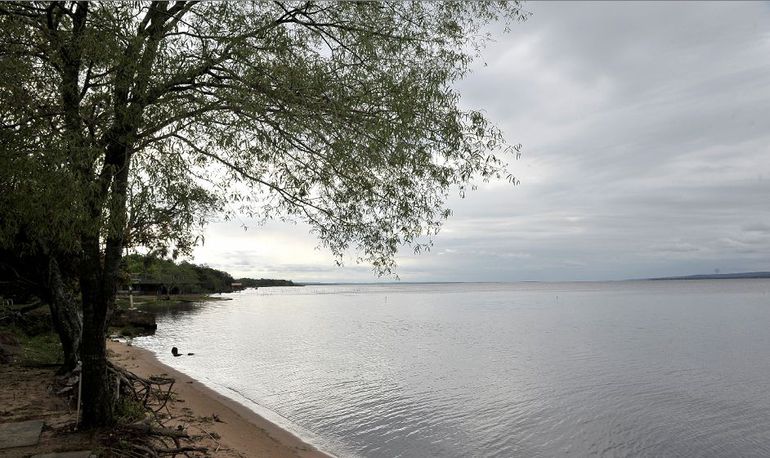 MADES advierte sobre nula recomendación de bañarse en Lago Ypacaraí y Bahía de Asunción