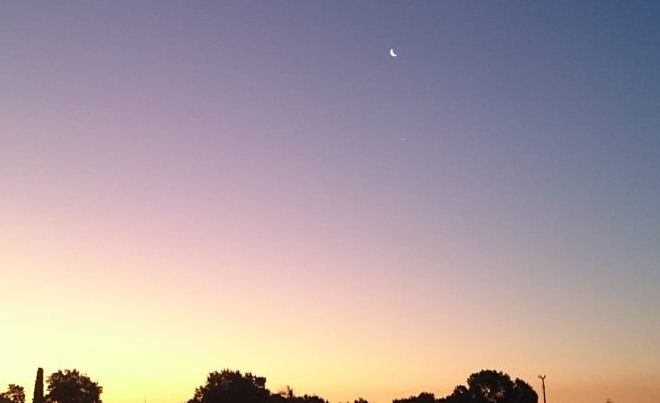 El “Beso celestial” entre la Luna y Venus: Se puede apreciar está noche