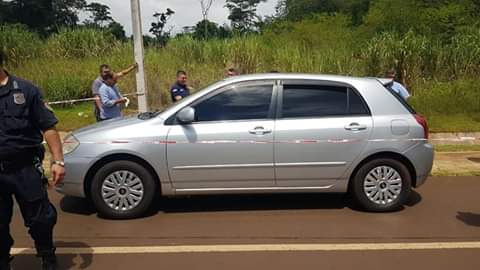 Mujeres encontradas muertes en un automóvil en Alto Paraná, habrían sido asesinadas en otro lugar