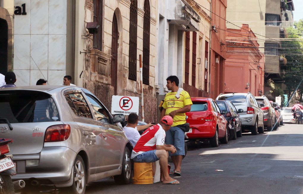 Centurión aplaude expulsión de cuidacoches y limpiavidrios de las calles de Asunción