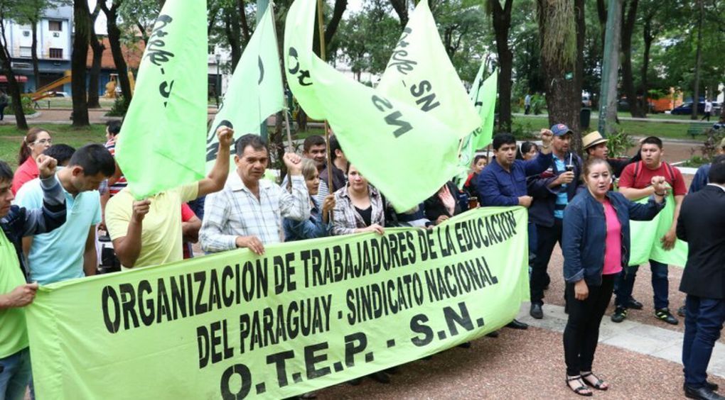 Docentes exigen mejoras salariales para iniciar clases