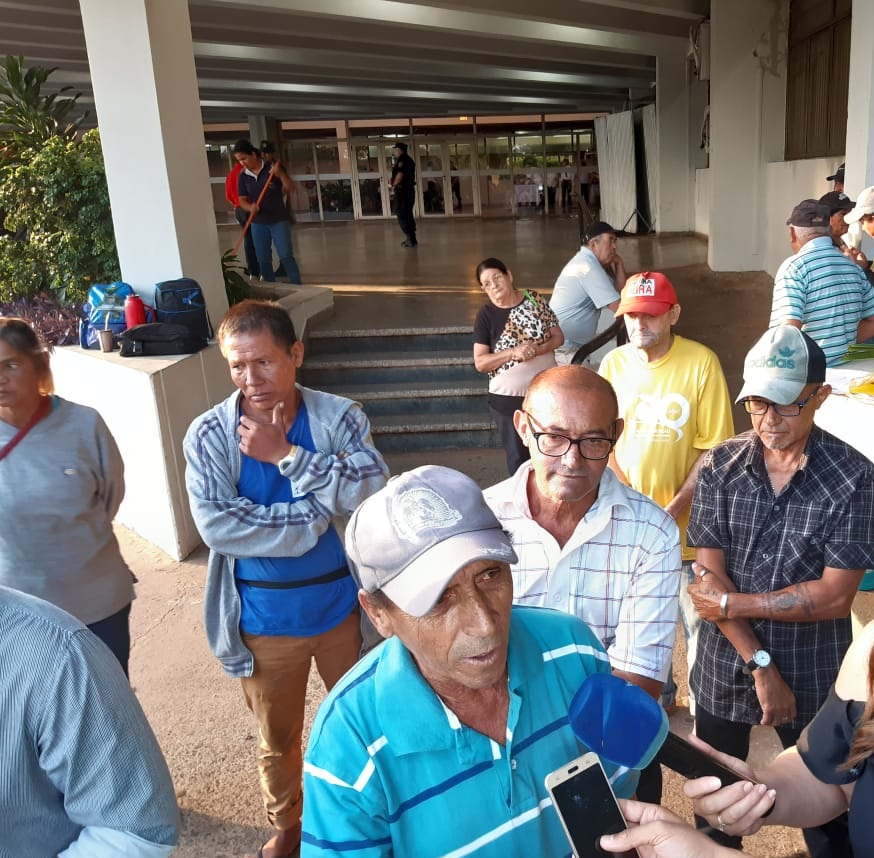 Cuidacoches realizan manifestación en Municipalidad de Asunción