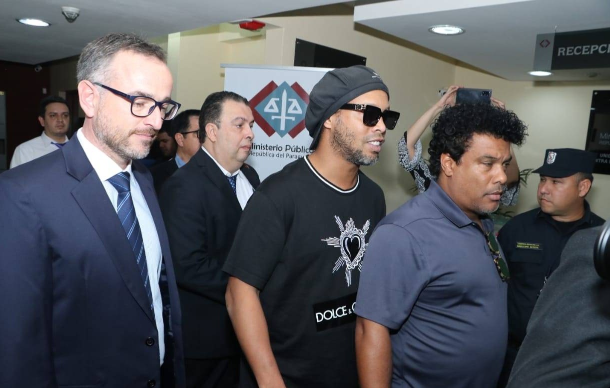 Jefe de escolta de Ronaldinho asegura que documentos con contenido falso fueron “regalados”