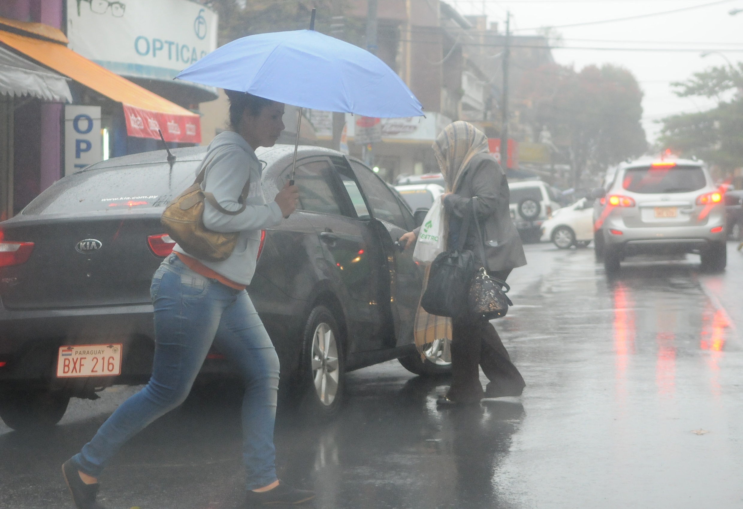 Jueves cálido y lluvioso, anuncia Meteorología