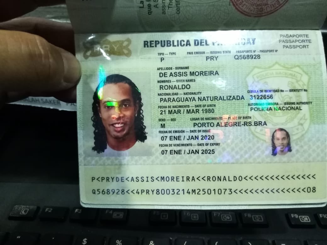 Ronaldiho Gaúcho habría entrado a Paraguay con pasaporte adulterado