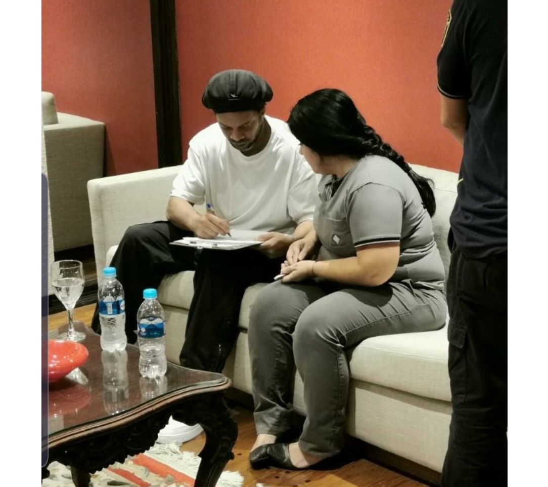 Ronaldinho utilizó documento falso que recibió como “regalo” para ingresar a Paraguay, confirma Fiscalía