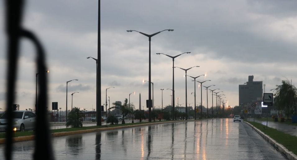 Lunes cálido y con lluvias, anuncia Meteorología