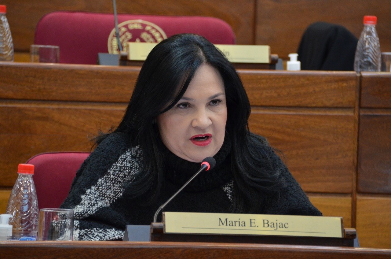 Si Bajac no renuncia, ya hay votos para que pierda su investidura, según senador