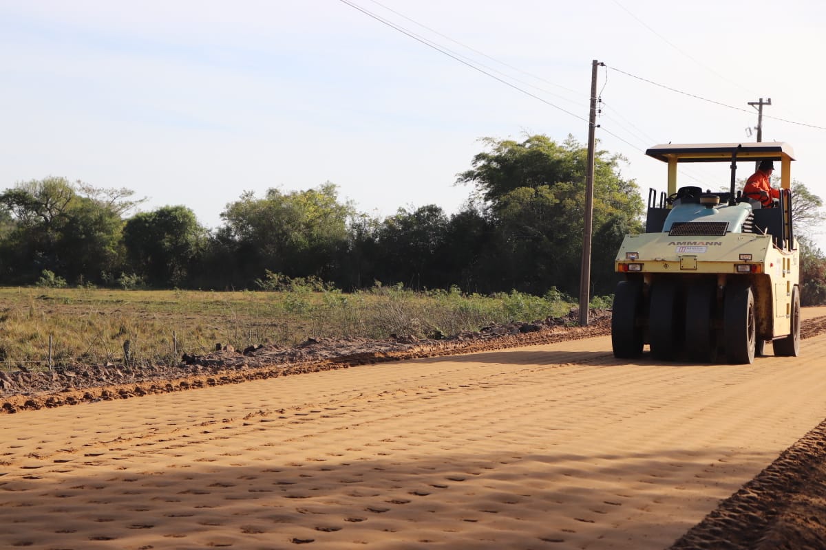 Avanza la rehabilitación y pavimentación asfáltica del tramo Pilar – General Díaz