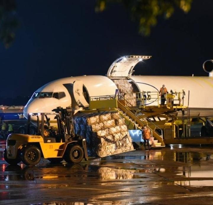 Llegaron aviones cargueros con nuevos insumos médicos de China