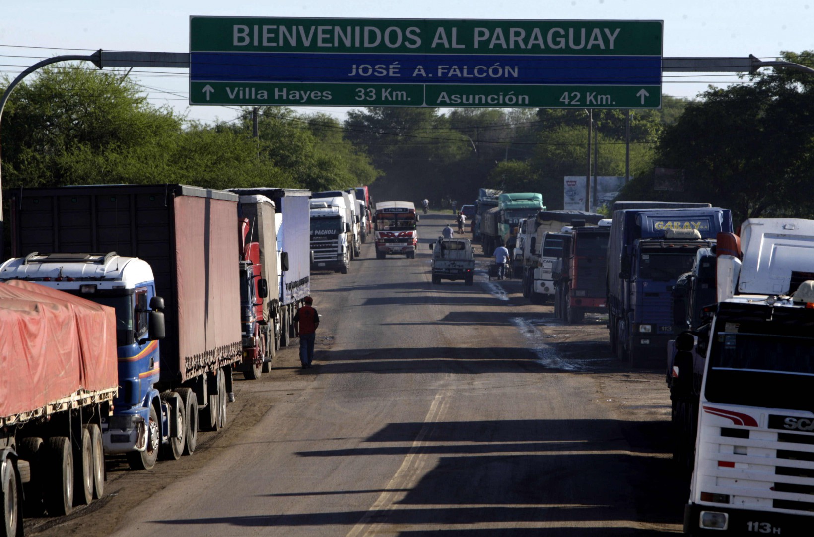 Camioneros denuncian “abuso de autoridad” y controles sin cumplir recaudos sanitarios en fronteras