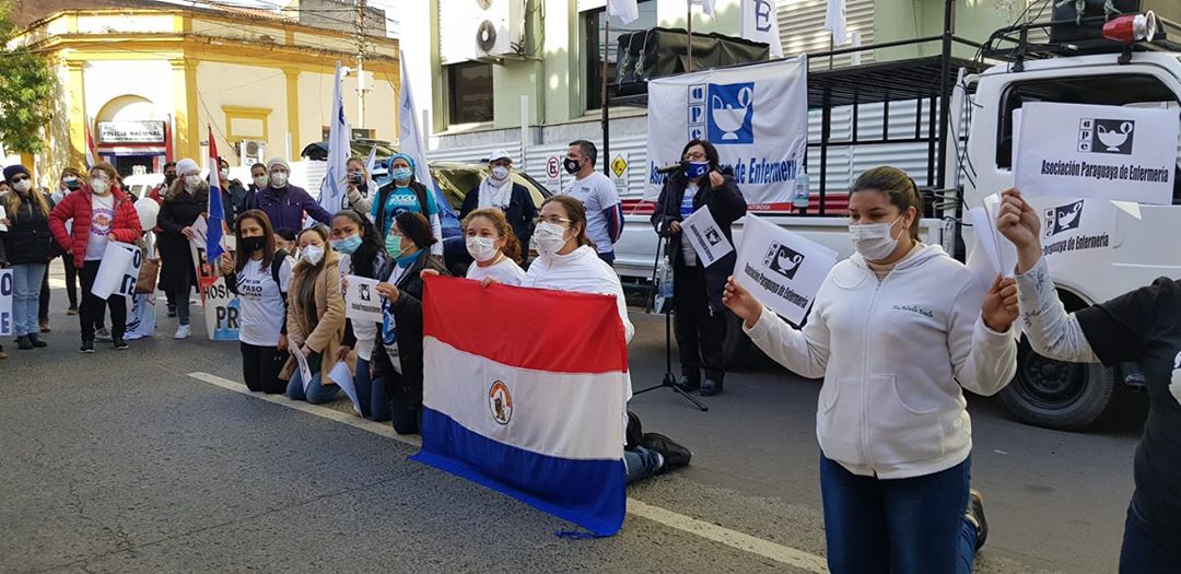 Enfermeros se manifiestan buscando el inicio de la carrera profesional