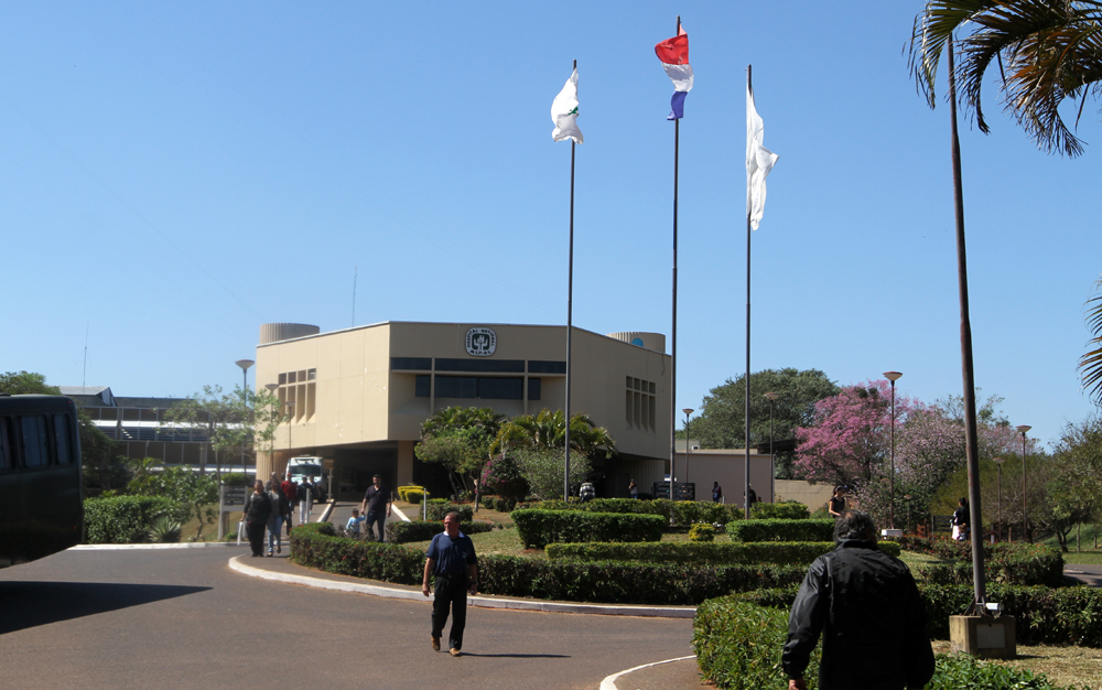 Directora de hospital propone “cementerios especiales” para víctimas del COVID-19