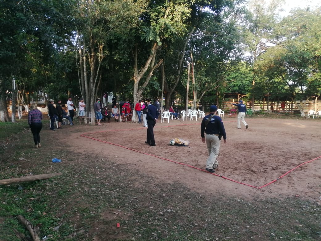 Richart Báez y otras casi 50 personas quedaron detenidas por violación del protocolo sanitario en juego de “piki-voley”