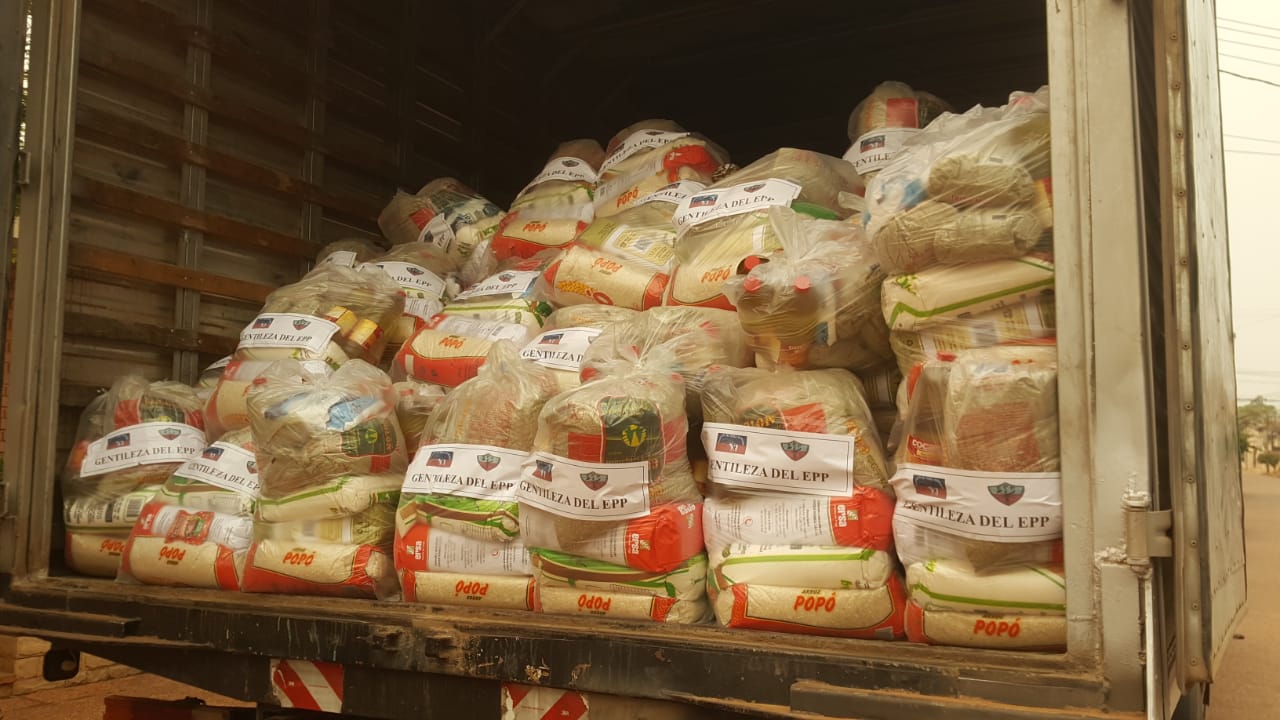 Llegaron camiones a Arroyito con víveres para comunidades, pero dirigentes campesinos piden rechazar