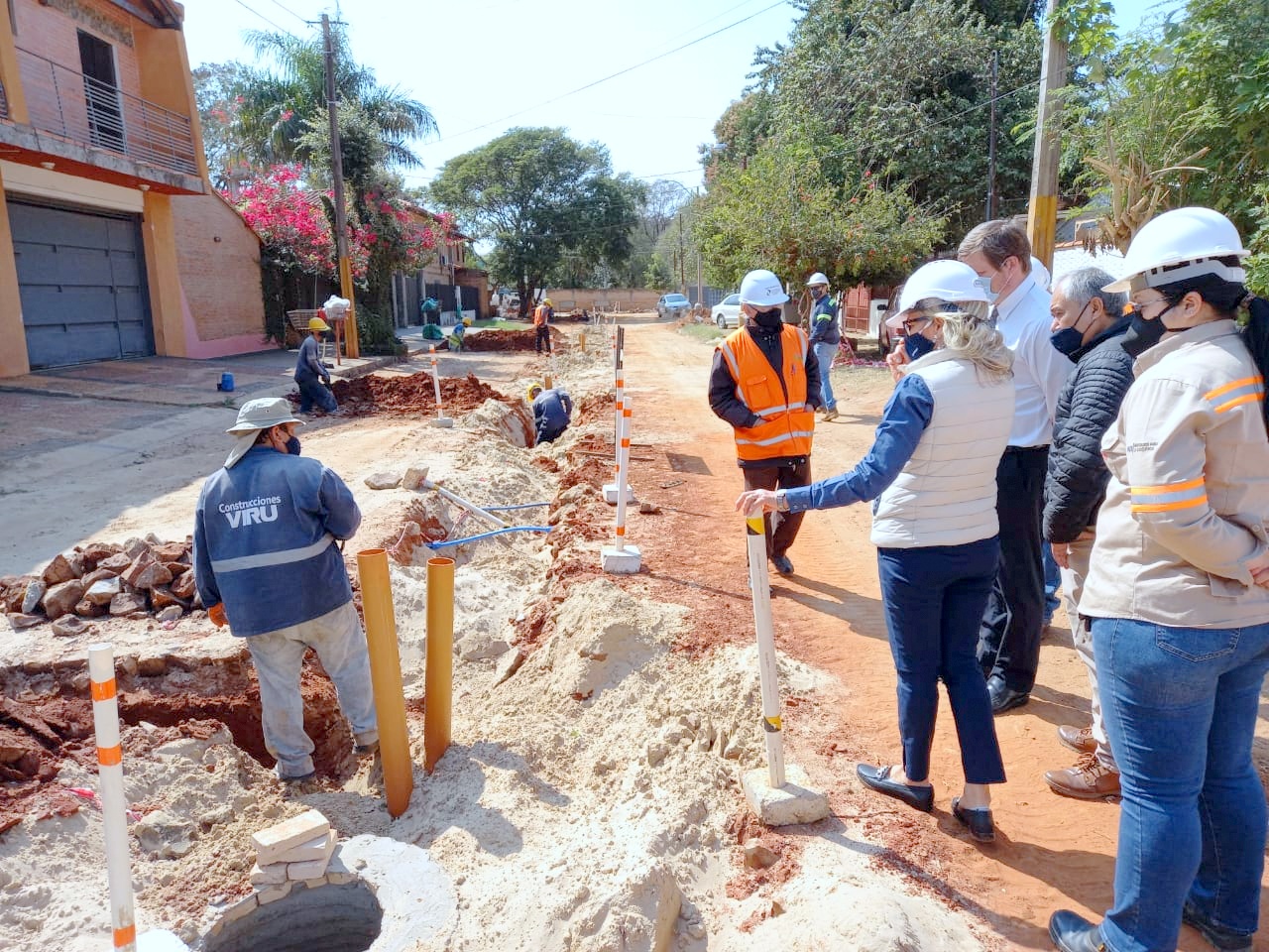 Obras de alcantarillado sanitario  en Fernando de la Mora con 50% de avance físico