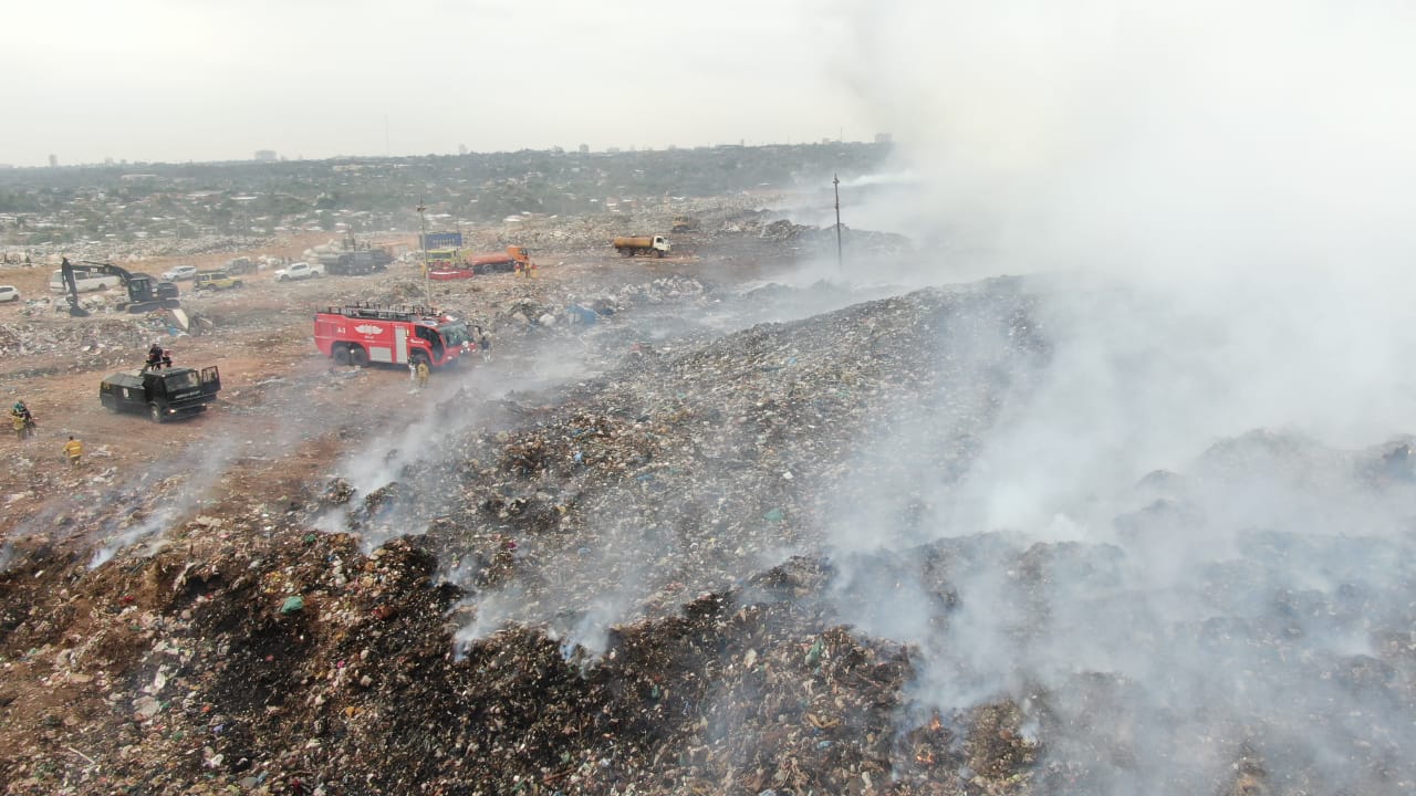 Incendios en Cateura: Contaminación, desesperación y huidas en medio del humo y fuego