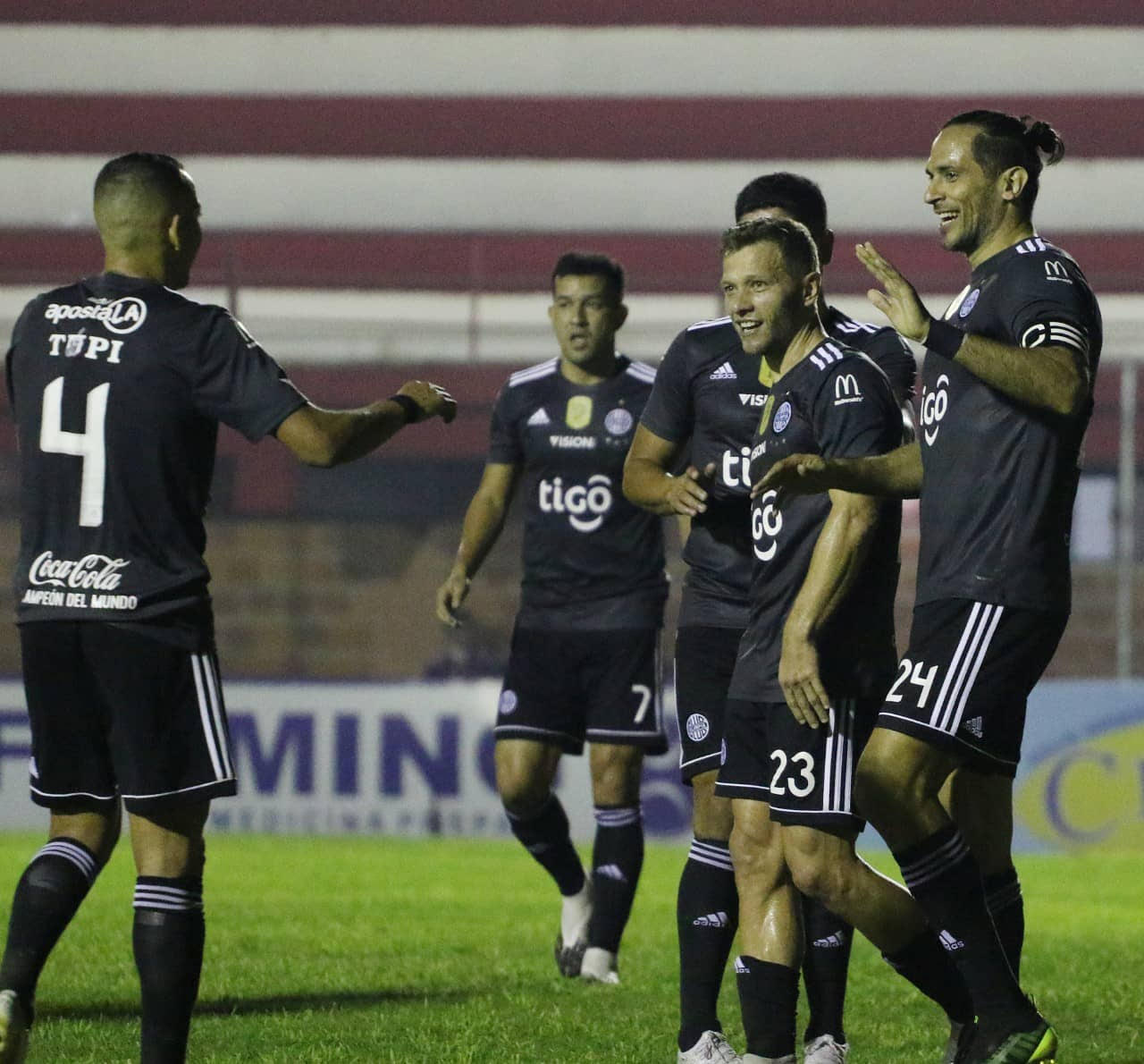 “Jardín” de goles en el triunfo de Olimpia en la antesala copera