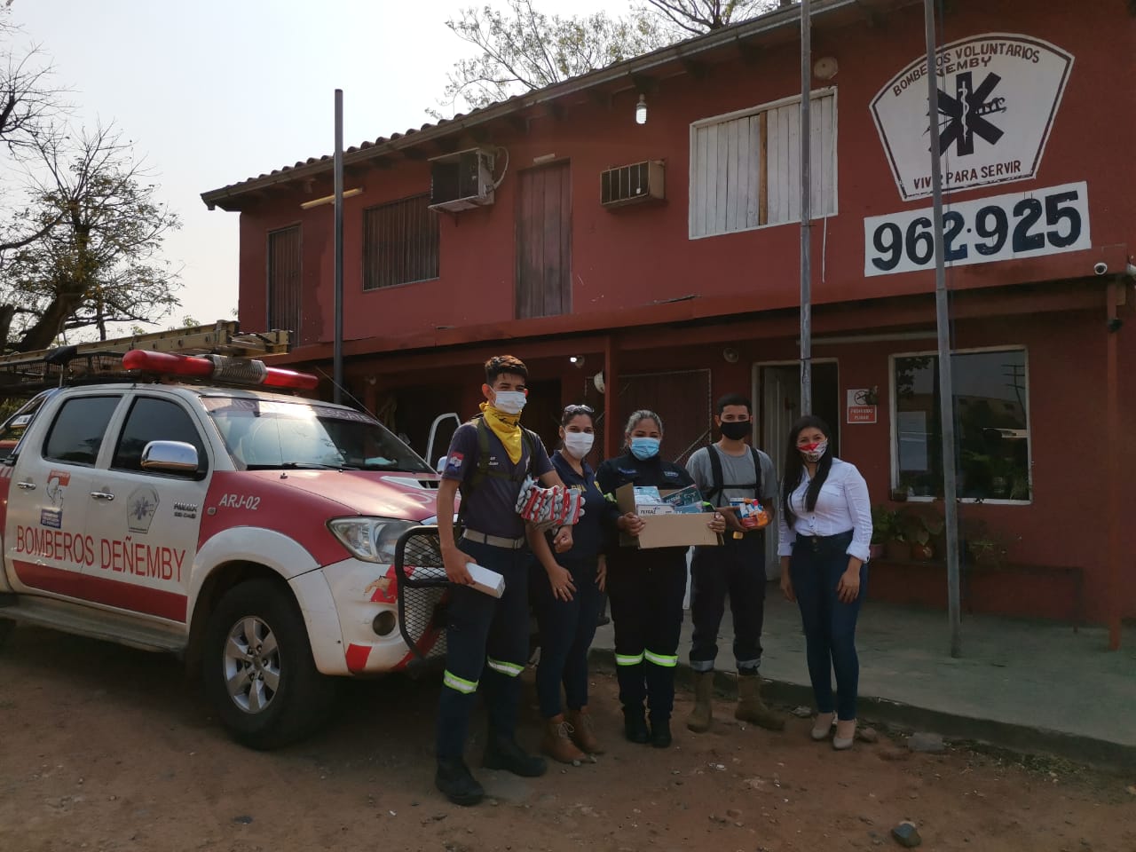 Sindicalistas de Aduanas llevan donaciones a bomberos Voluntarios
