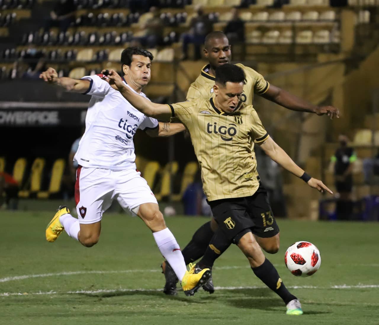 Guaraní y Cerro Porteño cerraron la  segunda fecha con emotivo empate