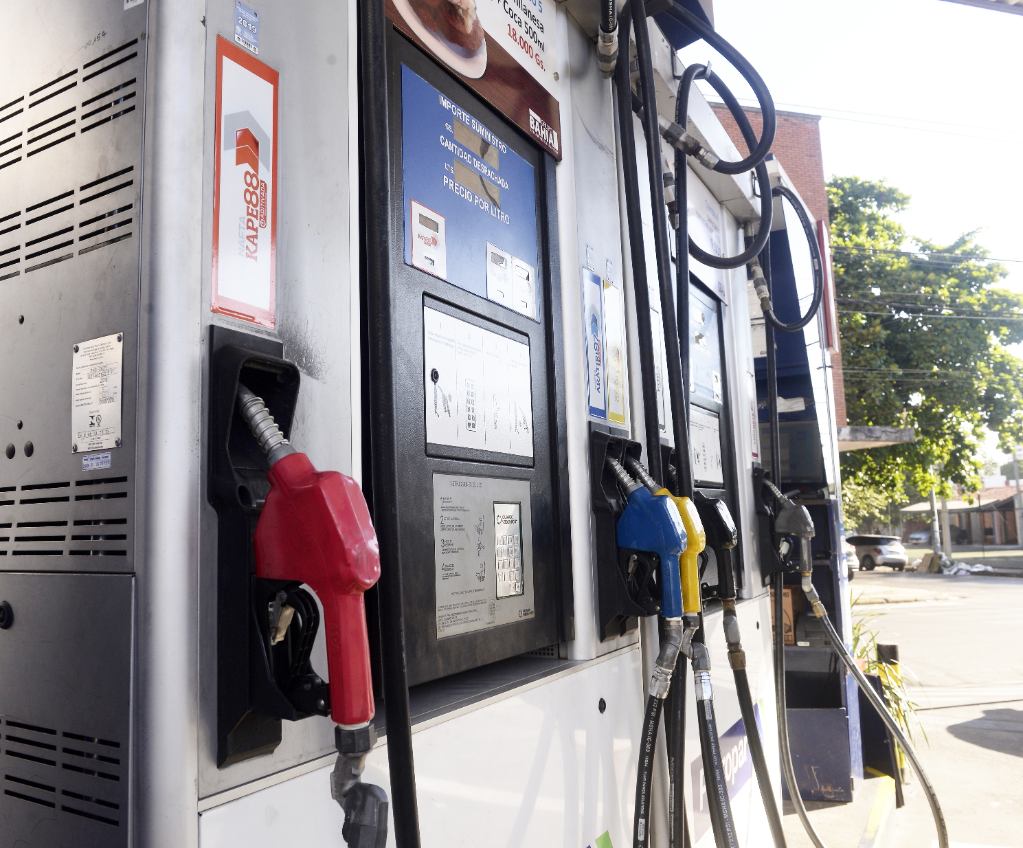 Suben 400 guaraníes por litro todos los combustibles