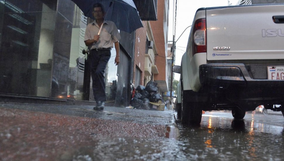 Meteorología pronostica lunes lluvioso y con tormentas