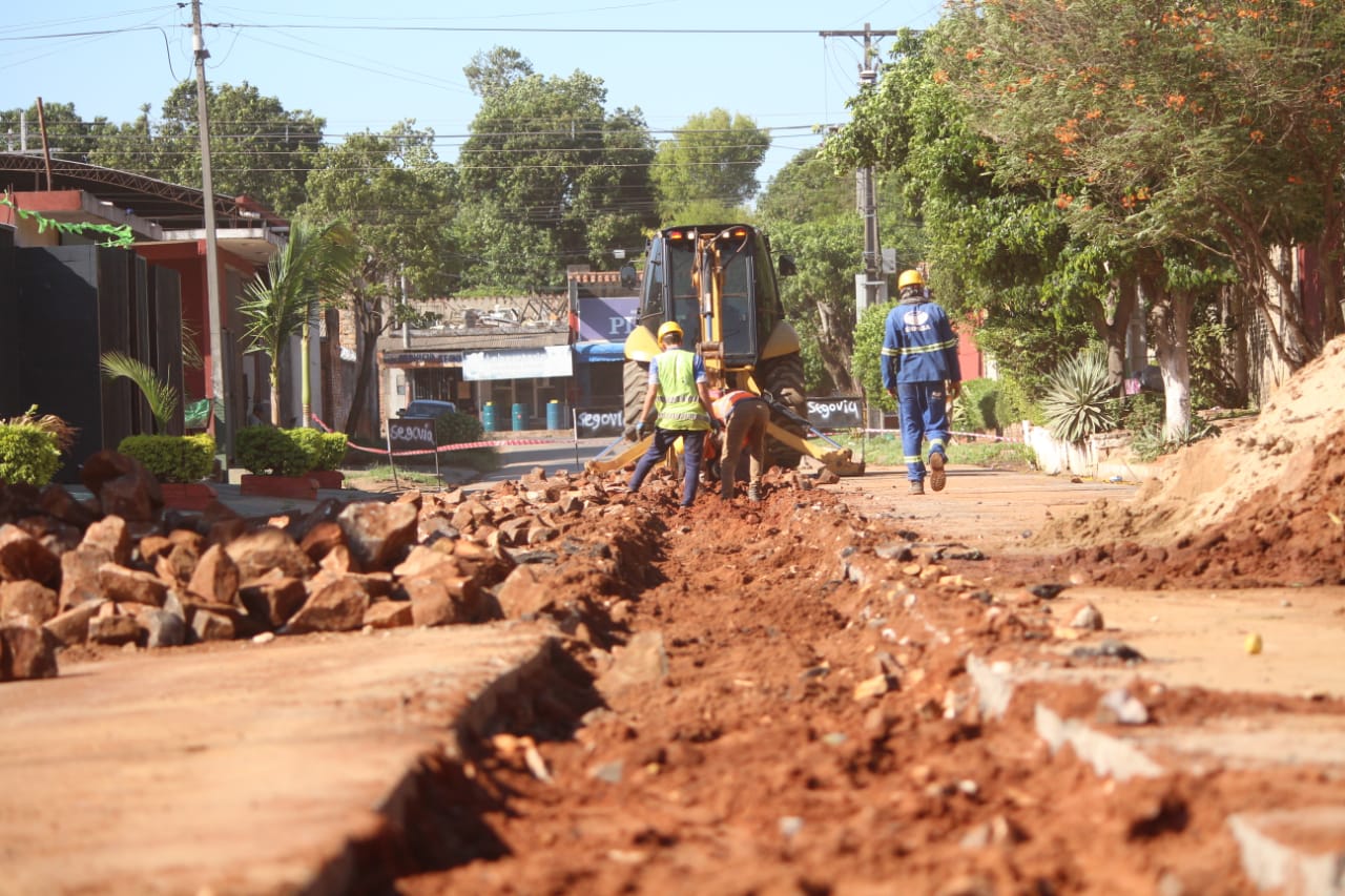 Continúan avanzando las obras de alcantarillado sanitario en Fernando de la Mora