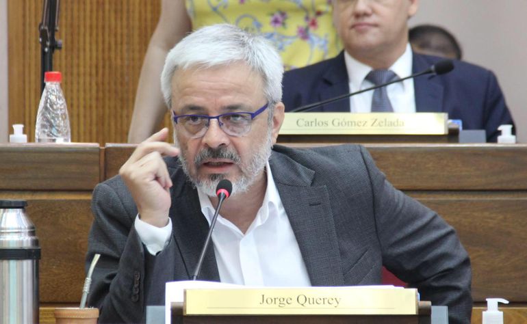 Senador critica lentitud de Gobierno para negociar con laboratorios internacionales privados compra de vacunas anti-COVID