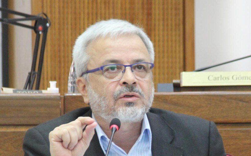 Senador cree que retraso de Salud en compra de vacunas sería para “negociados” de farmacéuticas nacionales