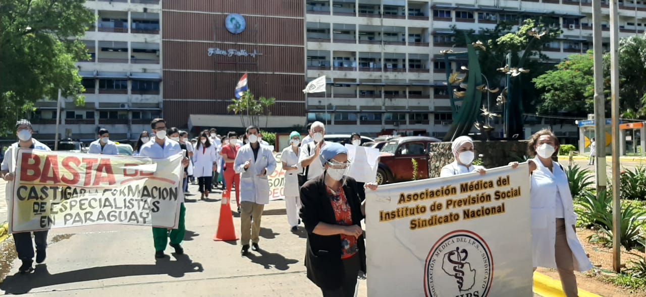 Médicos se manifestarán frente a la Casa central del IPS para exigir mejores condiciones laborales, este jueves