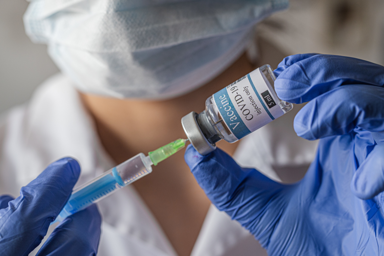 Círculo de Médicos: Si las vacunas contra COVID no son gratuitas, “todo será un negociado”