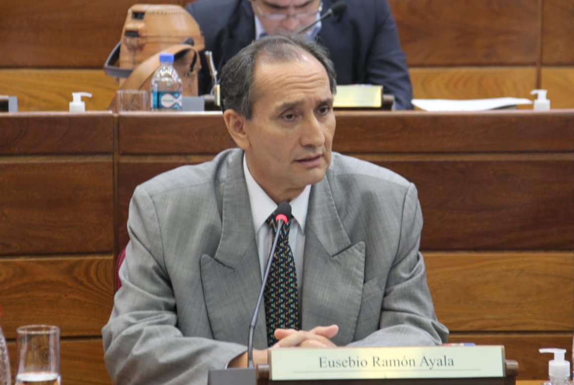 Proyecto de ley de vacunas: “Quieren darle un cheque en blanco a las farmacéuticas privadas”, denuncia senador