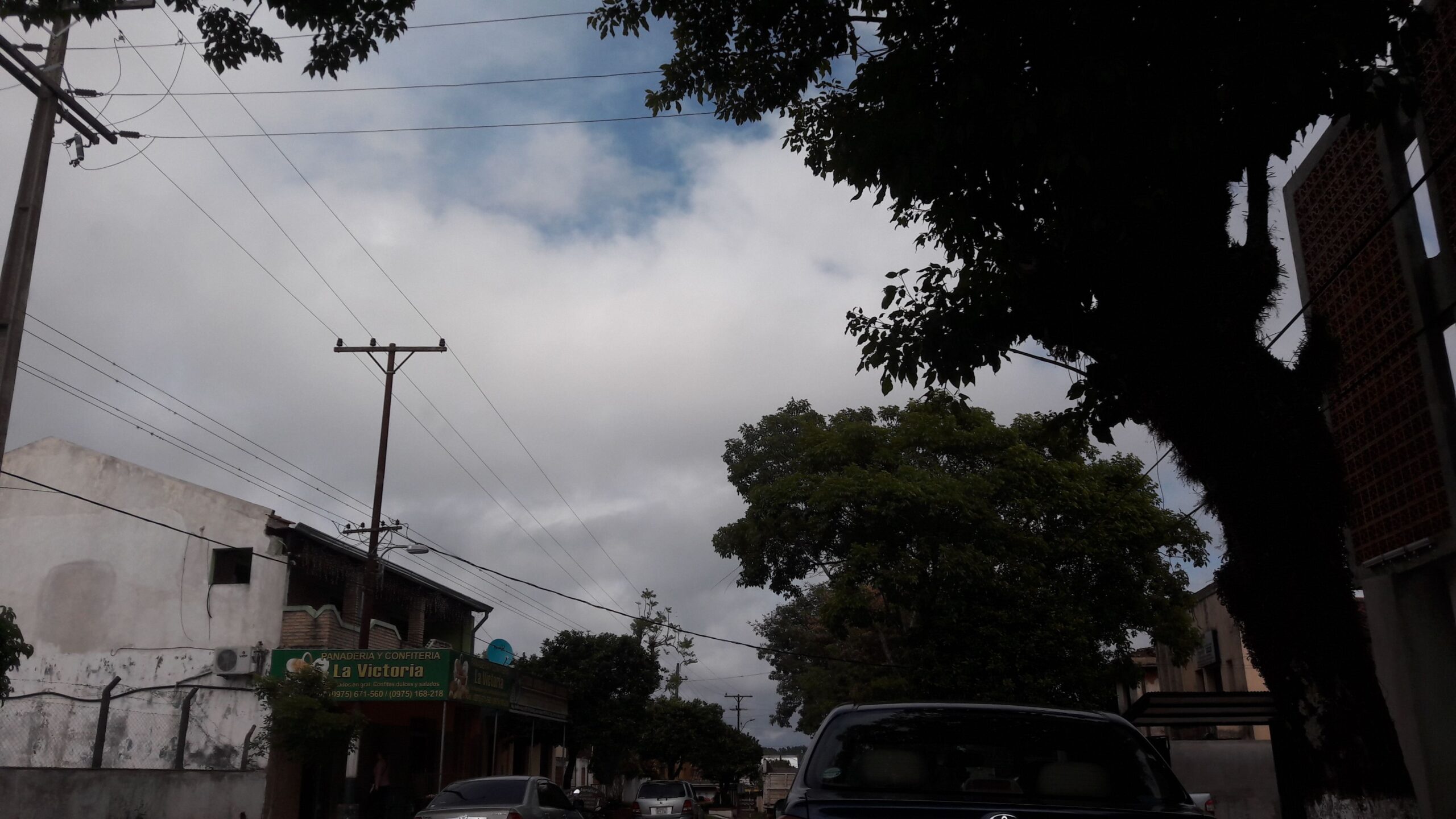Miércoles caluroso y con posibles chaparrones, prevé Meteorología
