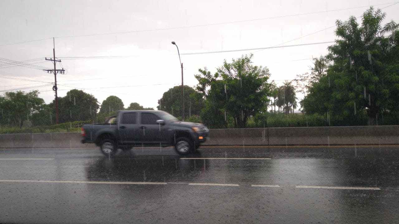 Lluvias y tormentas continuarán durante el miércoles
