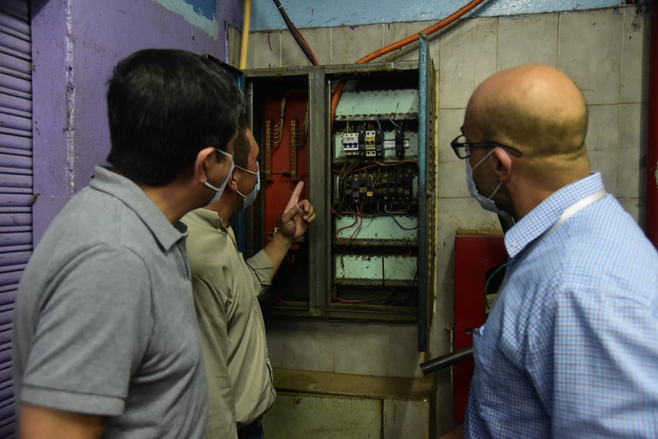 Buscan poner en condiciones instalaciones eléctricas del Mercado 4