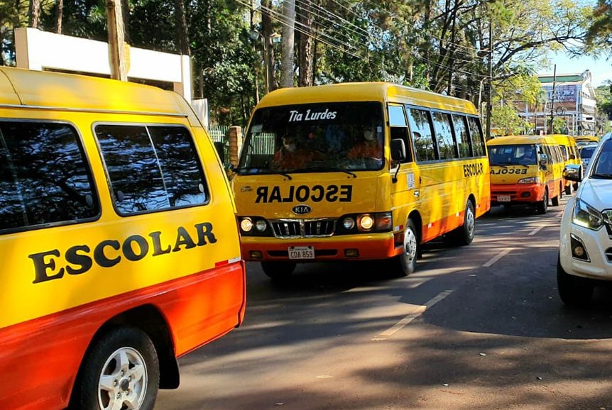 Promulgan Ley que permite el uso de buses escolares y otros como transporte público alternativo