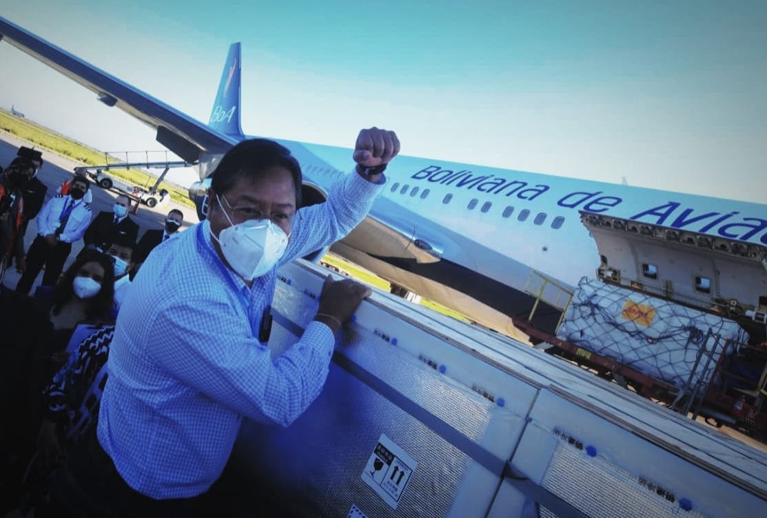 Bolivia recibió carga de 500.000 vacunas anti-COVID de China