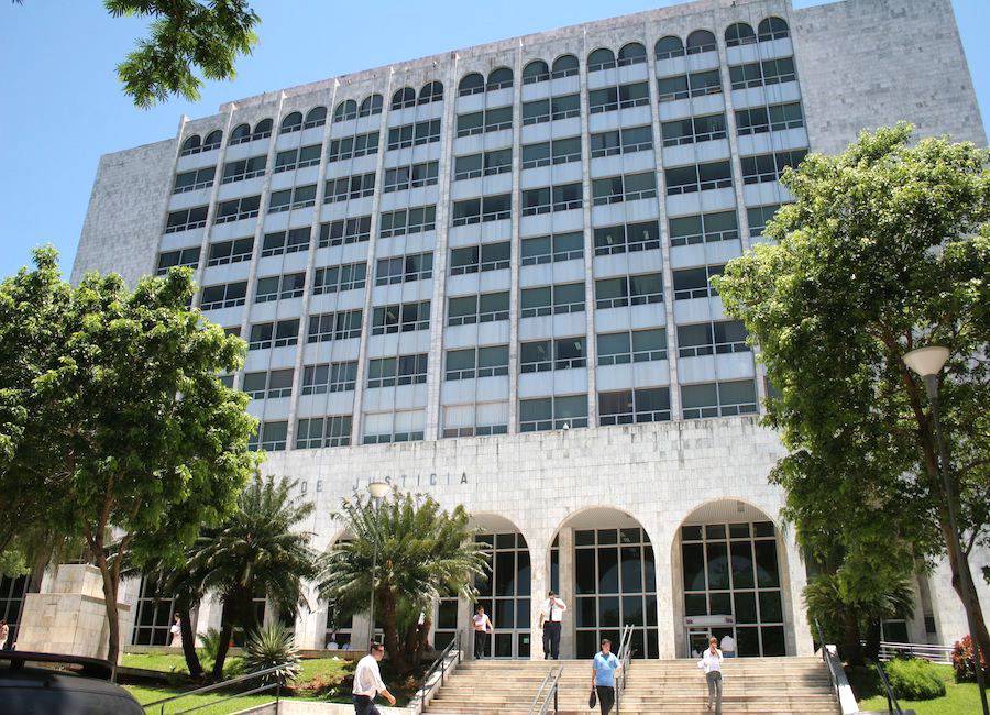 Tras posposición, escribanos rinden este viernes examen de concurso notarial