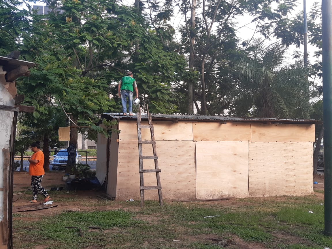 Secretaría de Emergencia Nacional asiste a familias damnificadas por crecida de río