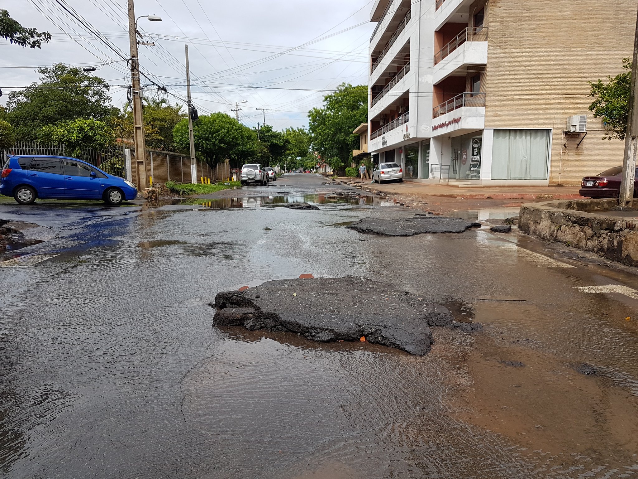 Calles de Departamento Central quedaron destrozadas por temporal