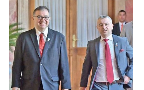 Julio Ullón descabalgó de la carrera a la intendencia de Asunción y anuncia apoyo a postulación de Dani Centurión
