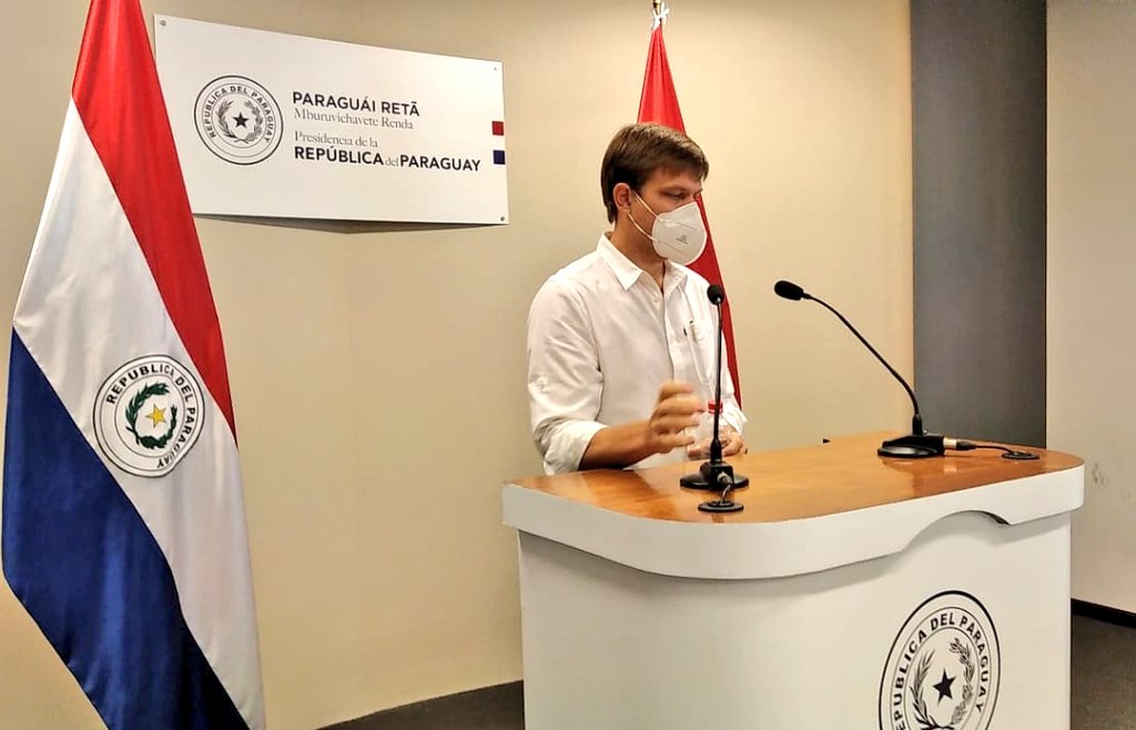 El Presidente de la República pide a sus Ministros poner sus cargos a disposición