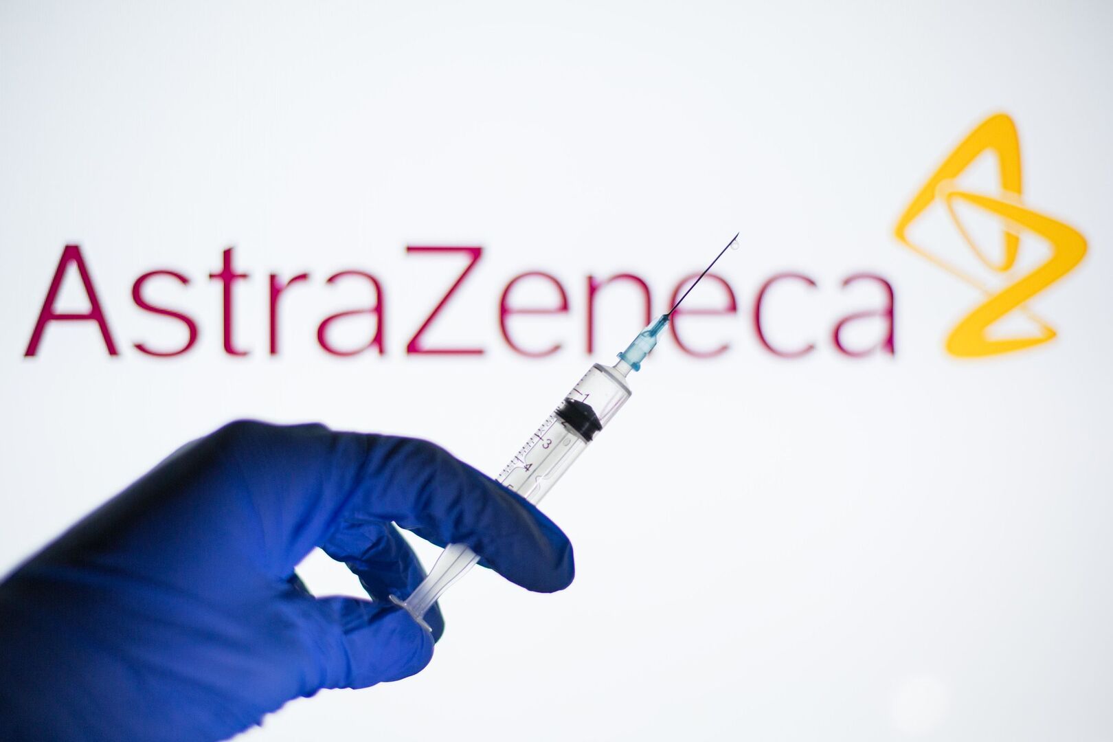 Regulador europeo dice que vacuna de AstraZeneca es “segura y eficaz”