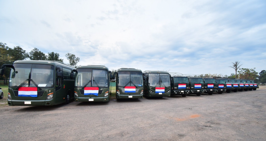 Buses militares salieron a las calles para paliar criminal regulada de empresas de transporte