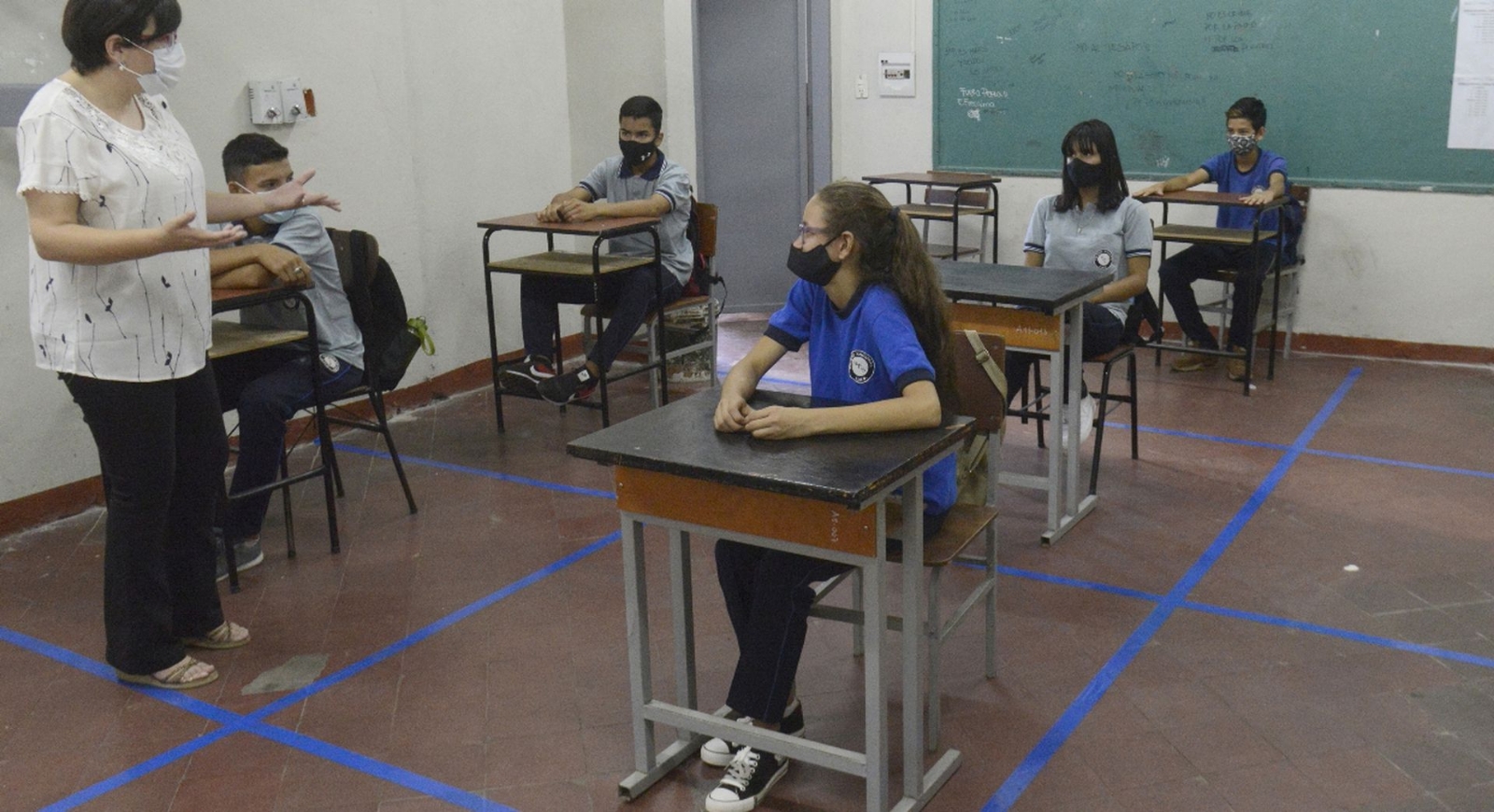 MEC definirá hoy si se suspenden o no clases presenciales