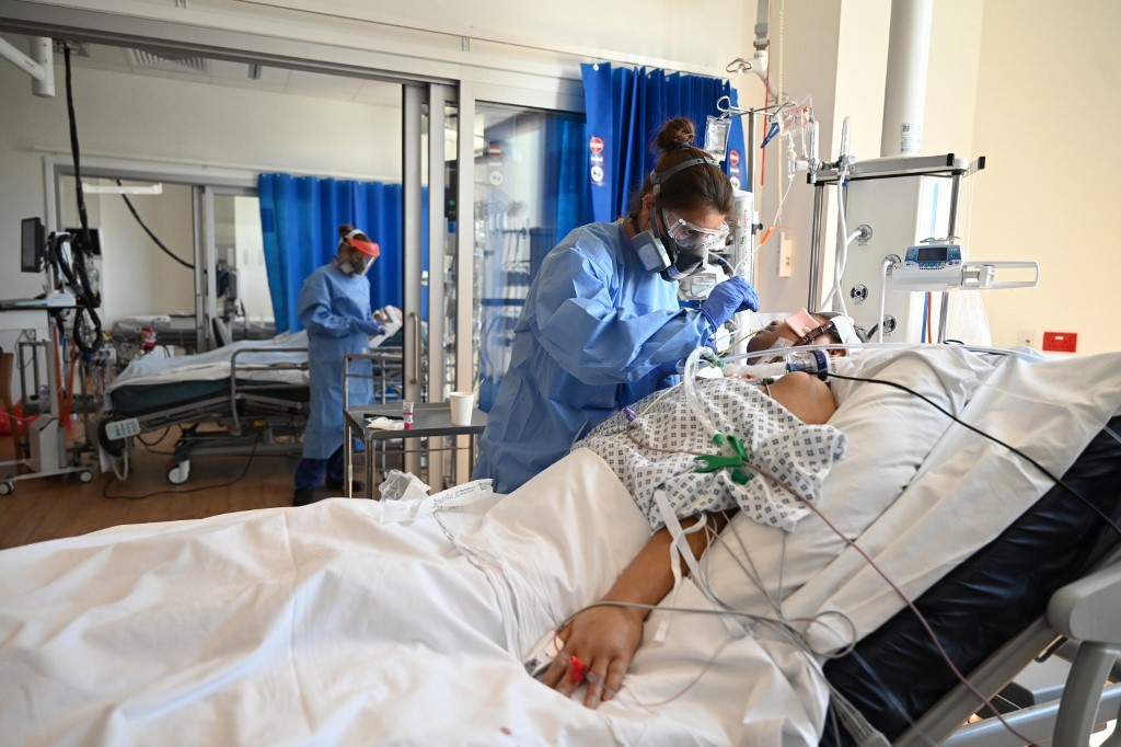 Salud analizará posibles medidas sobre servicio de atención ante alza de internados por COVID-19