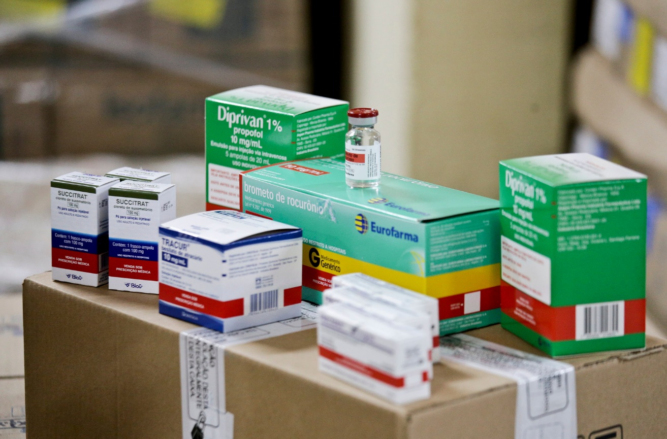 Salud anuncia reparto mínimo urgente de medicamentos