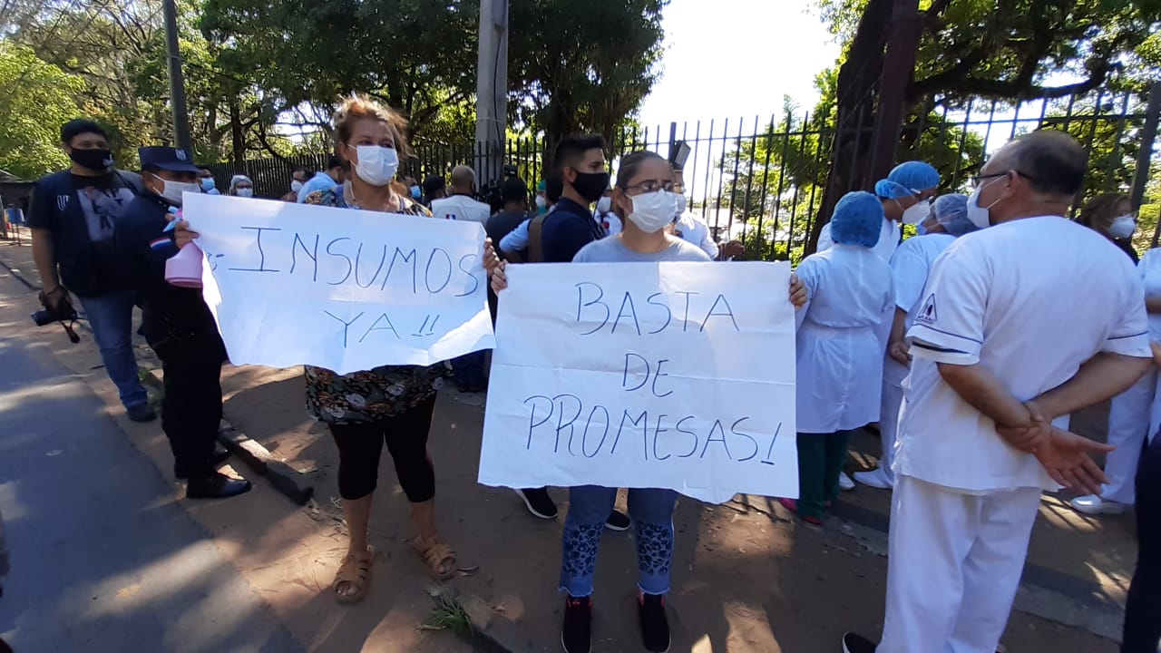 Saturación de hospitales: Enfermeros piden que Salud les provea “todos los medicamentos que tienen las farmacias”