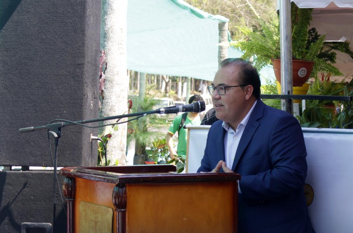 Gobernador de Cordillera respalda idea de cuarentena total